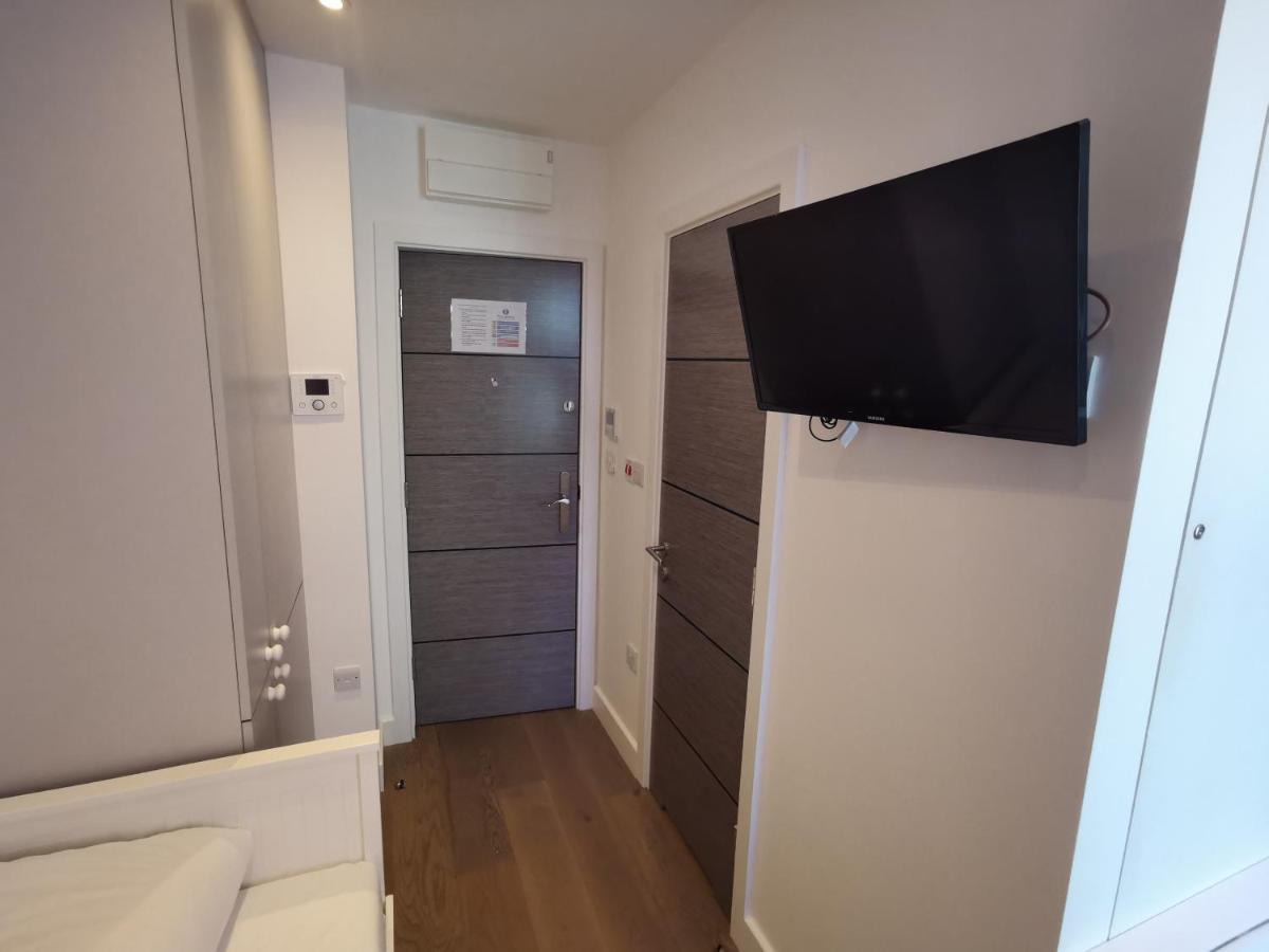 City Prime Apartments London Eksteriør bilde A typical studio apartment in the UK