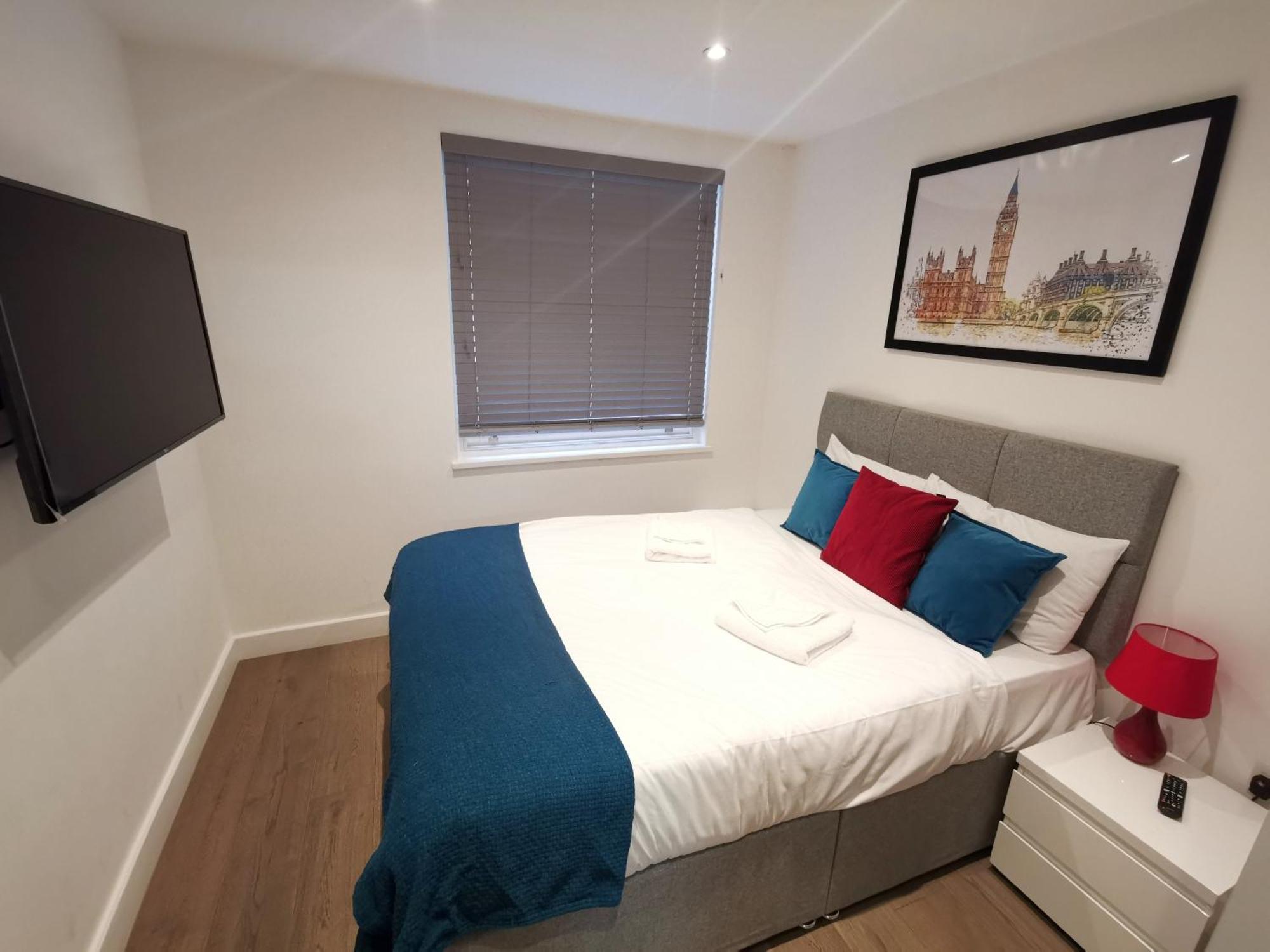 City Prime Apartments London Eksteriør bilde A bedroom in a serviced apartment in London