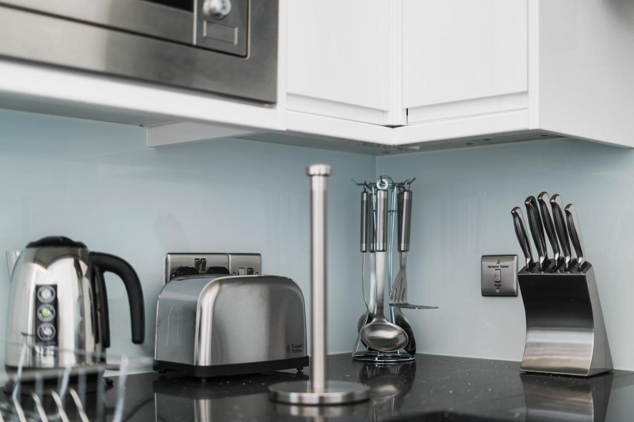 City Prime Apartments London Eksteriør bilde A vertical paper towel holder